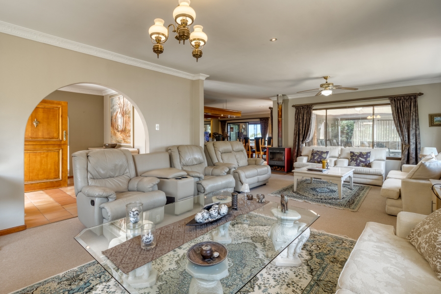 3 Bedroom Property for Sale in Die Wingerd Western Cape